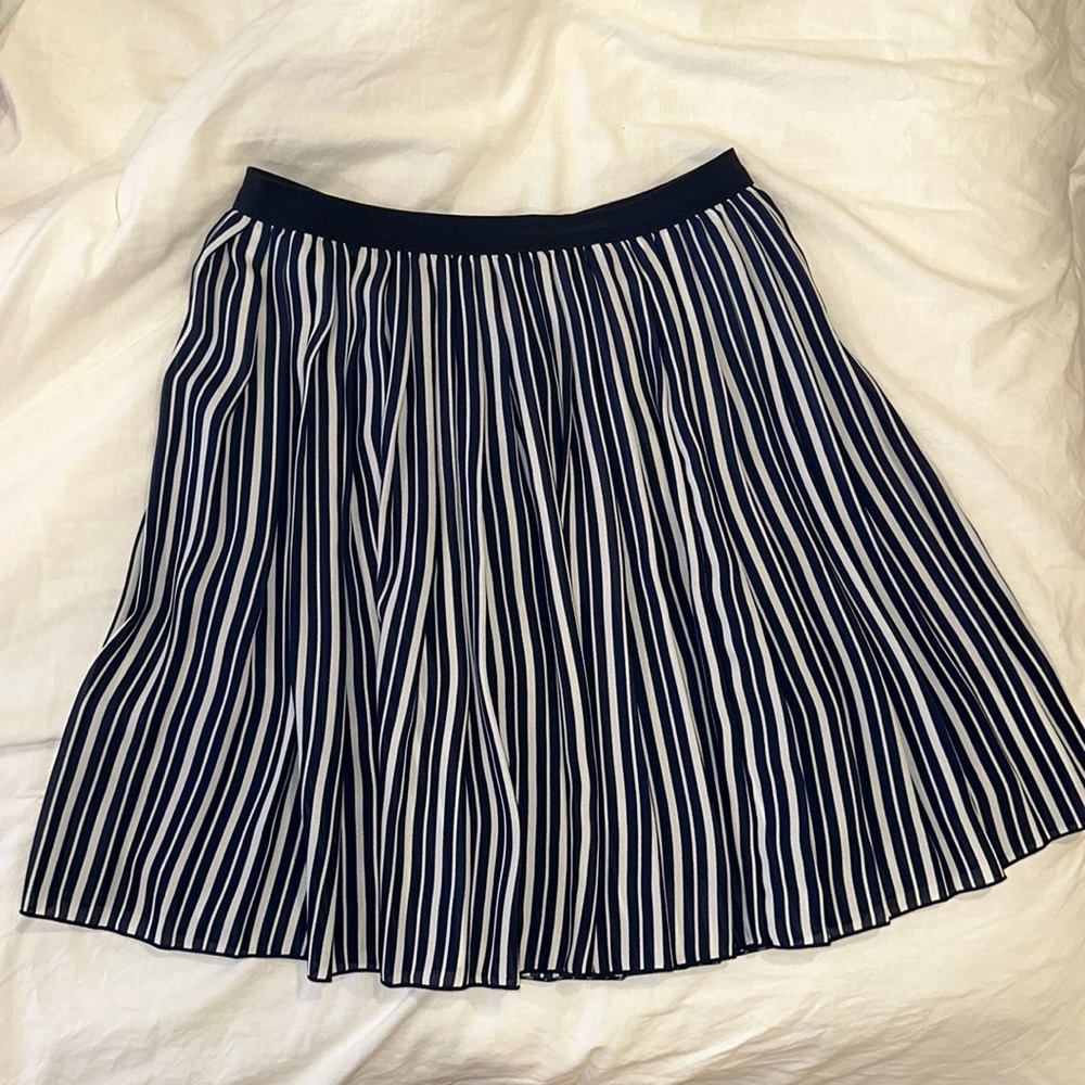 Uniqlo navy/white pinstripe pleated chiffon skirt